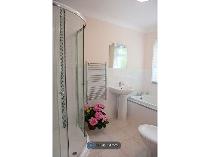 3 Bedroom Flat To Rent In Alta Vista Road, Paignton, TQ4