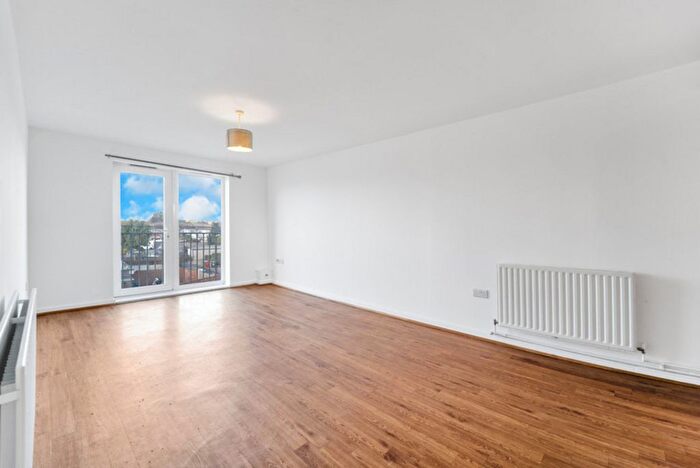 2 Bedroom Flat To Rent In Ashwood Place, Tamar Way, Slough, SL3