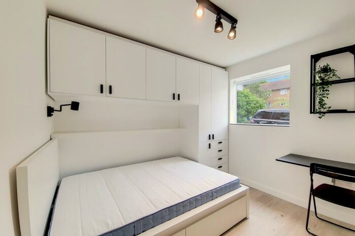 1 Bedroom Town House To Rent In Hospital Way, Hither Green, Lewisham, London, SE13