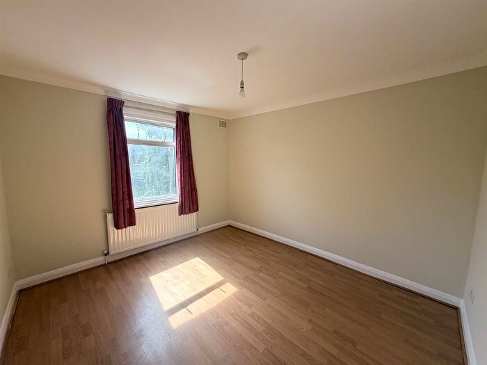 2 Bedroom Flat To Rent In Maude Terrace, London, E17