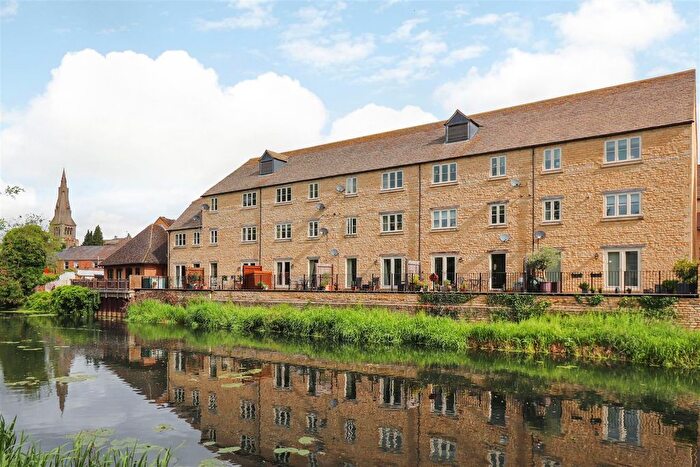2 Bedroom Flat To Rent In Riverside Place, Stamford, PE9