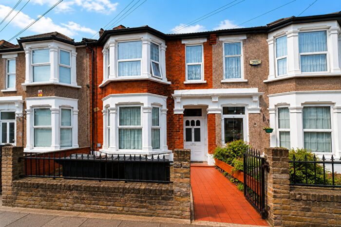 2 Bedroom Flat To Rent In Cowley Road, Ilford, Essex, IG1