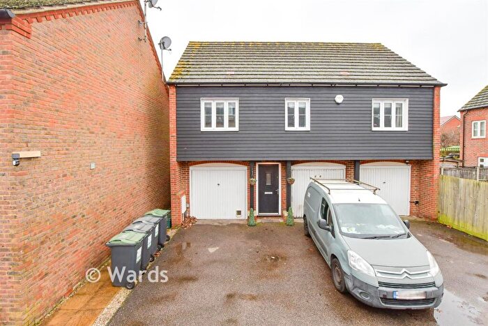 2 Bedroom Coach House For Sale In Brampton Field, Ditton, Aylesford, Kent, ME20