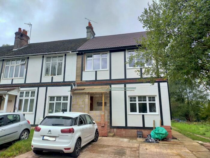 3 Bedroom Apartment To Rent In Medway Drive, East Grinstead, RH19