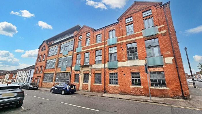 2 Bedroom Flat For Sale In Grove Road, Northampton, NN1