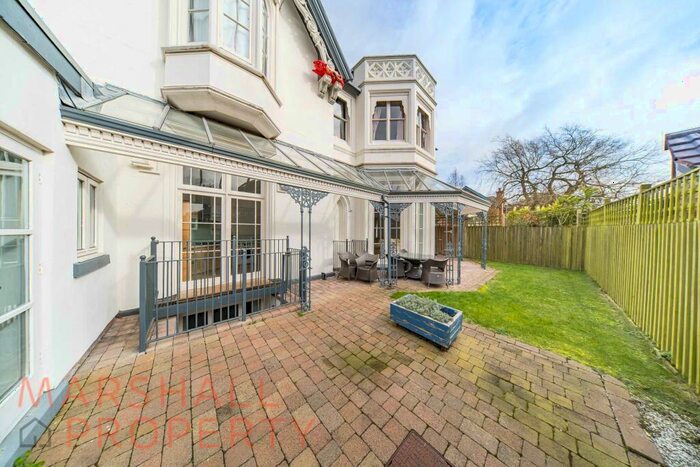 2 Bedroom Apartment To Rent In Holmefield Road, Aigburth, L19