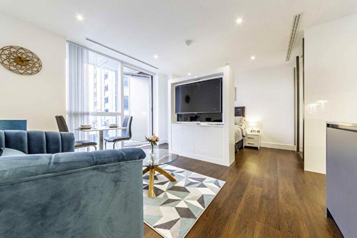 Flat To Rent In Harbour Way, Canary Wharf, E14