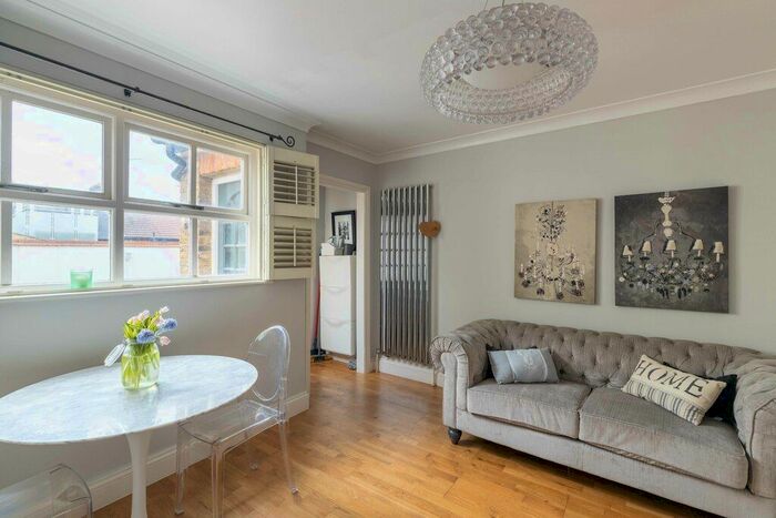 2 Bedroom Property To Rent In Pembrook Mews, Wandsworth, SW11