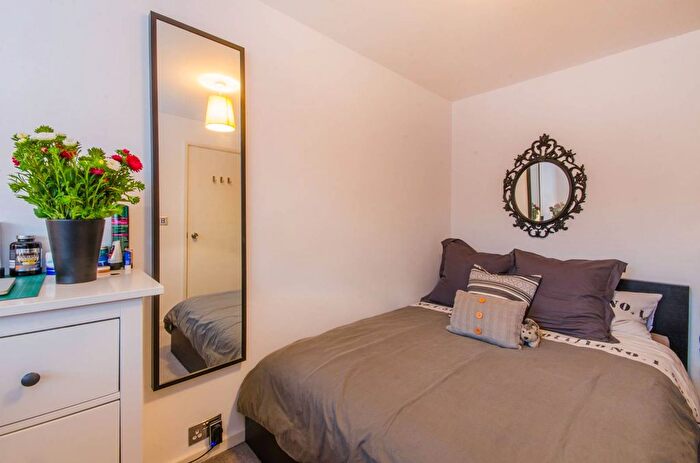 2 Bedroom Flat For Sale In Staveley Close, Peckham, London, SE15