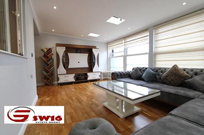 2 Bedroom Flat To Rent In Mill Gardens, London, SE26