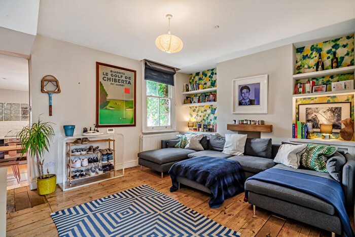 3 Bedroom Maisonette For Sale In Glenelg Road, Brixton, London, SW2