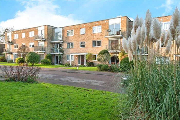2 Bedroom Flat For Sale In The Maples, Hitchin, Hertfordshire, SG4