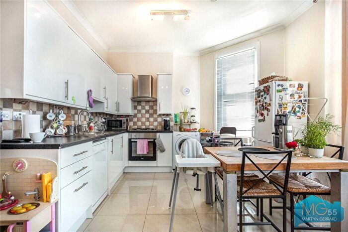 2 Bedroom Apartment To Rent In Stanton Court, Princes Avenue, N3