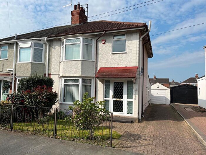 3 Bedroom Semi-Detached House For Sale In Ellesmere Avenue, Hull, HU8