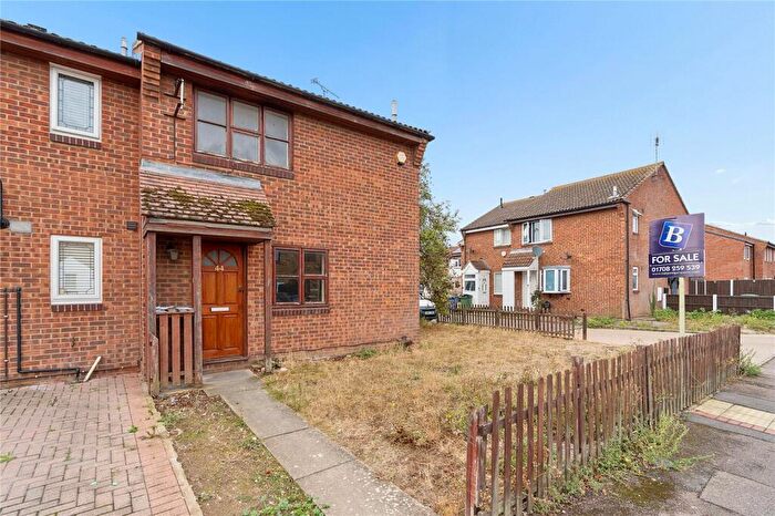 1 Bedroom End Of Terrace House For Sale In Kipling Avenue, Tilbury, RM18