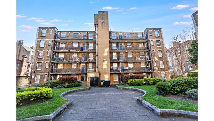 2 Bedroom Flat For Sale In Pilton Place, Walworth, London, SE17