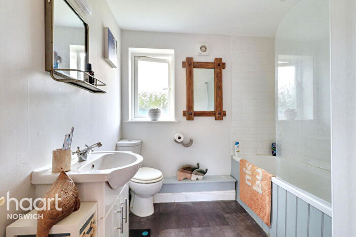 2 Bedroom Bungalow For Sale In Hastings Court, Melton Constable, NR24