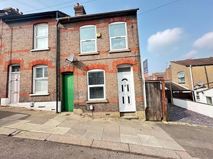 3 Bedroom End Of Terrace House To Rent In Tennyson Road, Luton, Bedfordshire, LU1