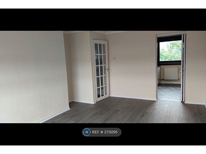 2 Bedroom Flat To Rent In Balunie Terrace, Dundee, DD4