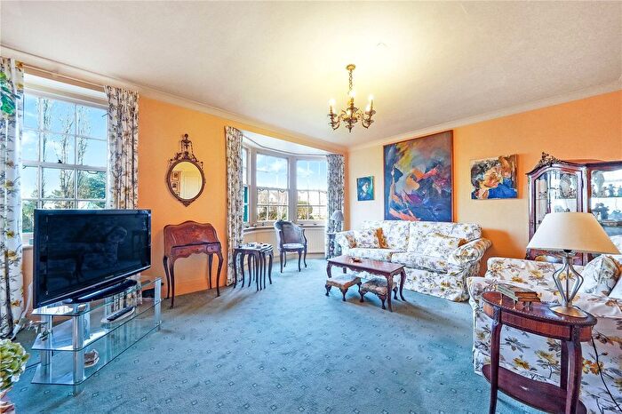 3 Bedroom Flat For Sale In South Grove, London, N6