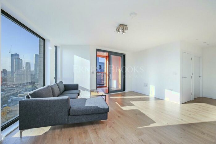 1 Bedroom Apartment To Rent In Roosevelt Tower, Williamsburg Plaza, Poplar, E14