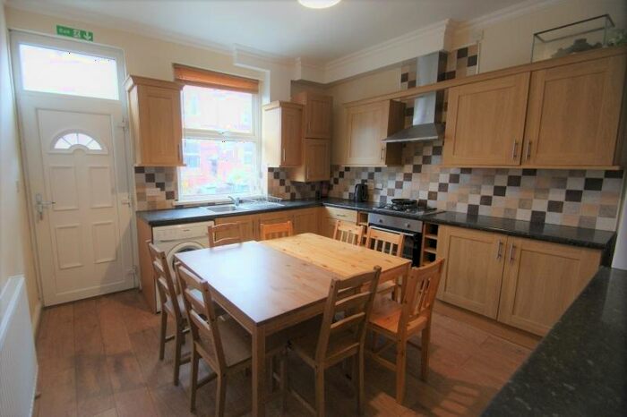 4 Bedroom Terraced House To Rent In Welton Mount, Hyde Park, Leeds, LS6