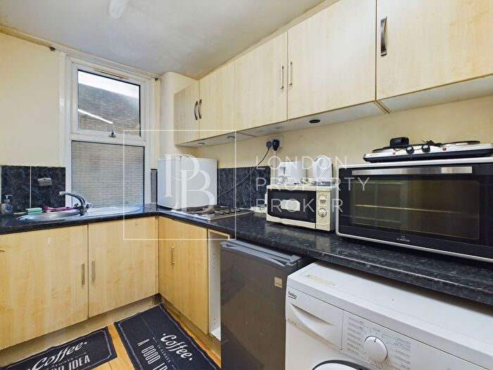 Studio To Rent In Commercial Road, Aldgate East, E1