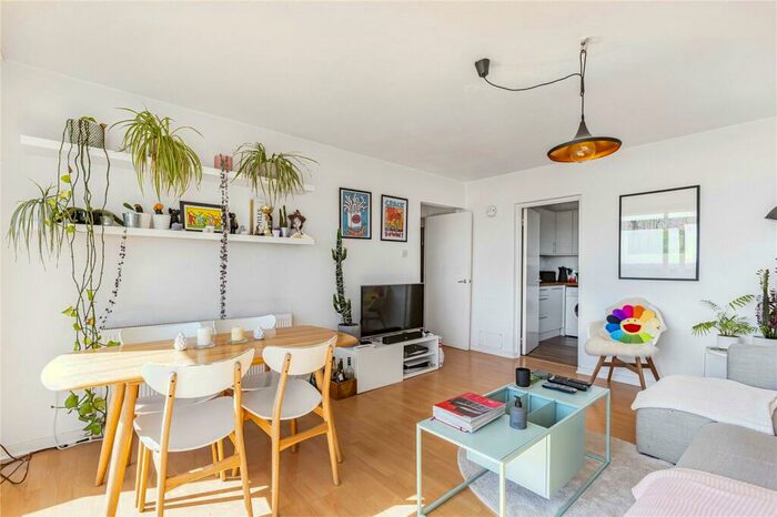 2 Bedroom Apartment To Rent In Landmark Heights, Daubeney Road, Clapton, Hackney, E5