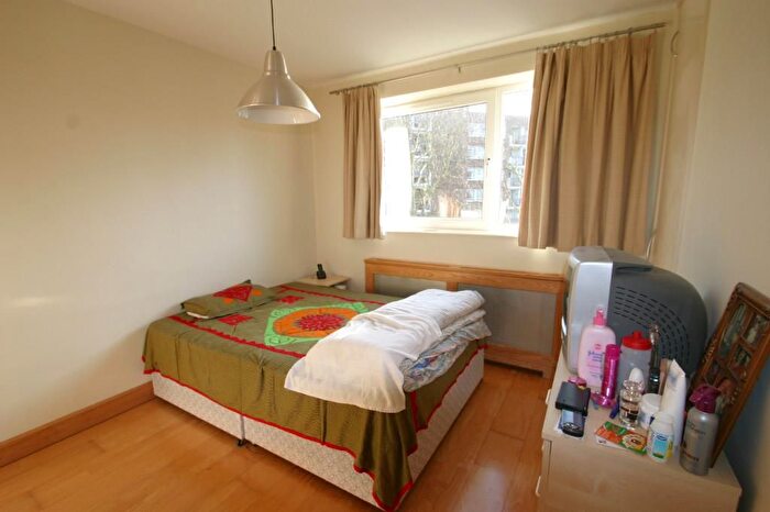 2 Bedroom Flat To Rent In Albert Drive, London, SW19