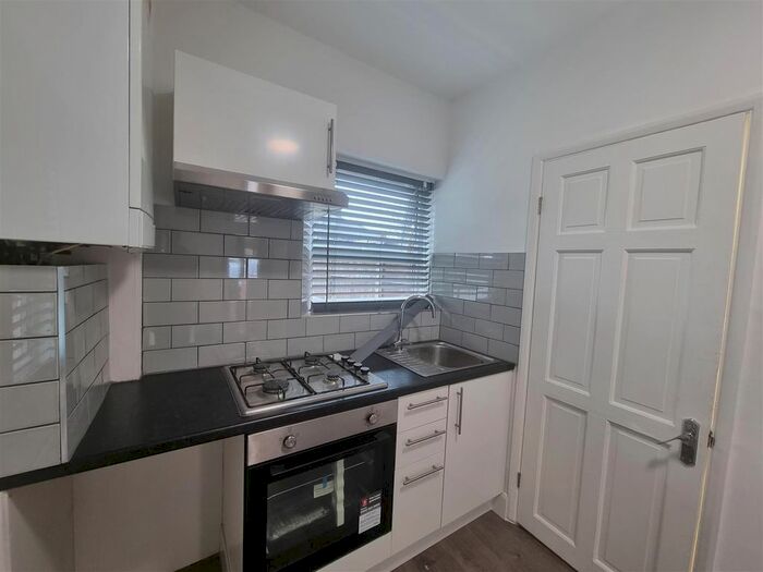 Studio To Rent In Warwick Gardens, Harringay Ladder, London, N4