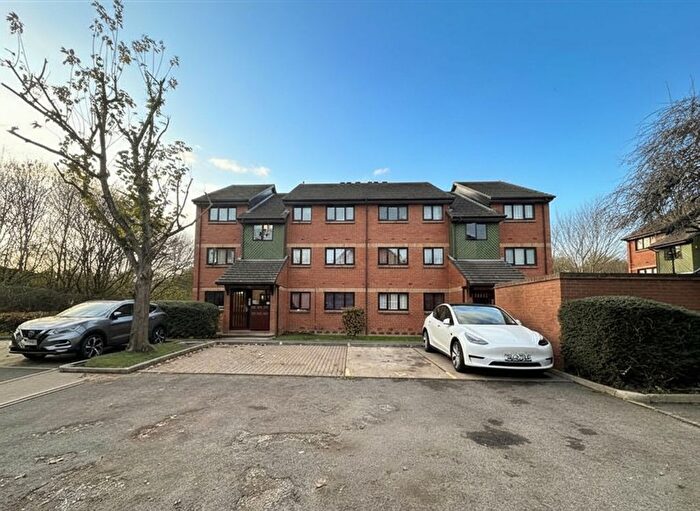 2 Bedroom Flat For Sale In Maltby Drive, Enfield, EN1