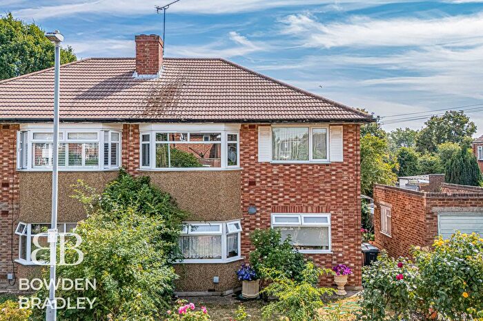 2 Bedroom Maisonette For Sale In Vincent Close, Hainault, IG6
