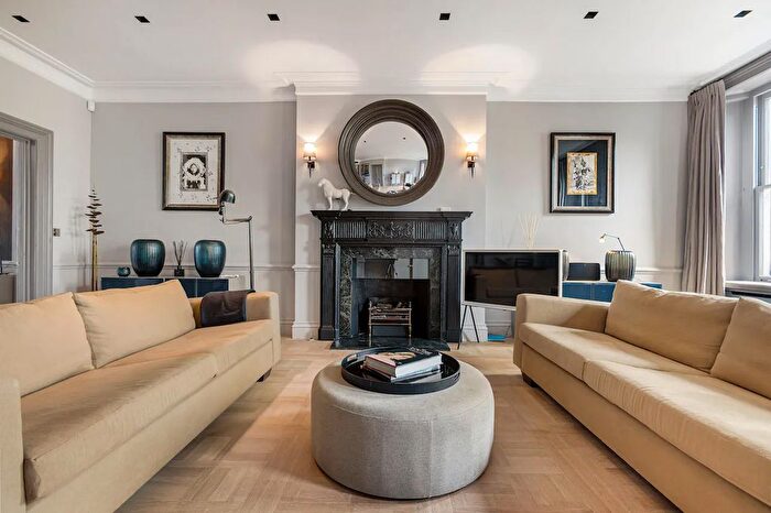 2 Bedroom Flat To Rent In Cadogan Square, London, SW1X