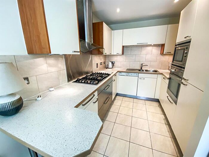 1 Bedroom Flat For Sale In Dolphin Quays, The Quay, Poole, BH15