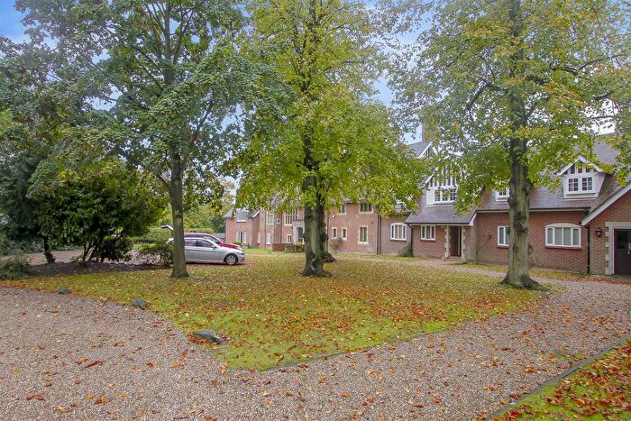 3 Bedroom Flat For Sale In Station Lane, Ingatestone, CM4