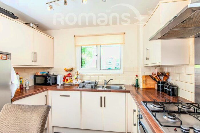 2 Bedroom Flat To Rent In Easton House, London Road, BA1