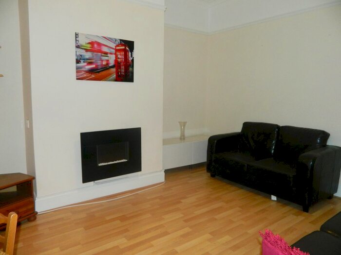 2 Bedroom Flat To Rent In Cartington Terrace, Heaton, Newcastle Upon Tyne NE6