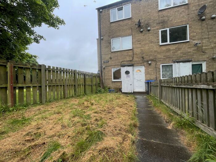 1 Bedroom Flat To Rent In Gallfield Court, Northampton, Northamptonshire, NN3
