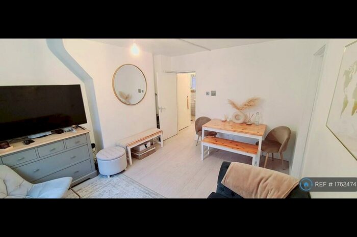 1 Bedroom Flat To Rent In Rudstone House, London, E3