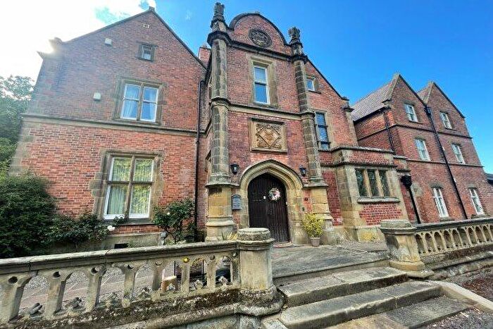 3 Bedroom Flat To Rent In Strathalyn, Wrecsam, LL12