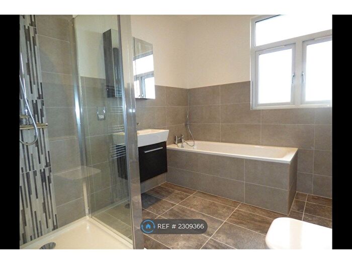 1 Bedroom Flat To Rent In Cranbrook Lane, London, N11