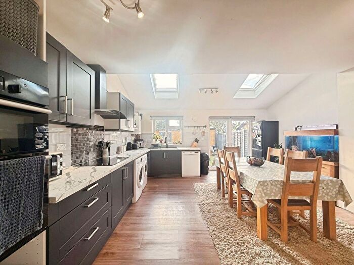 3 Bedroom Semi-detached House For Sale In Gladstone Road, Southampton, SO19