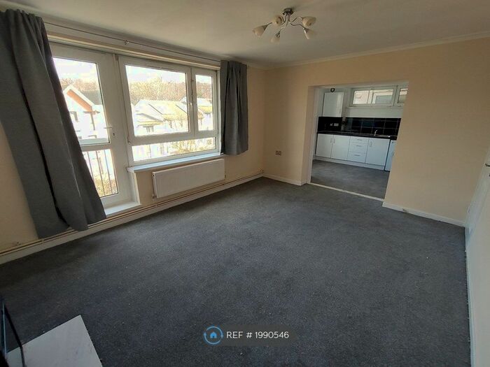 3 Bedroom Flat To Rent In Wiseman Court, London, SE19