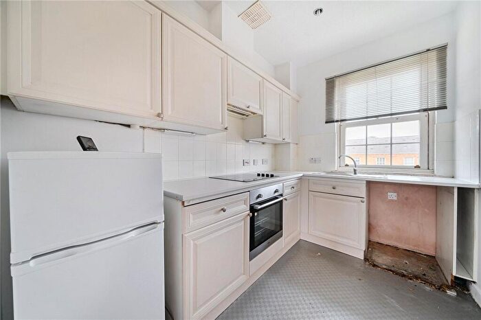 2 Bedroom Apartment To Rent In Sophia Square, London, SE16