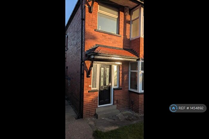 3 Bedroom Semi Detached House To Rent In Lynwood Crescent, Leeds, LS12