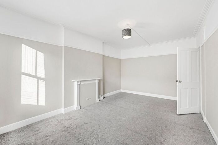 3 Bedroom Flat To Rent In Torrington Square, Fitzrovia, WC1E