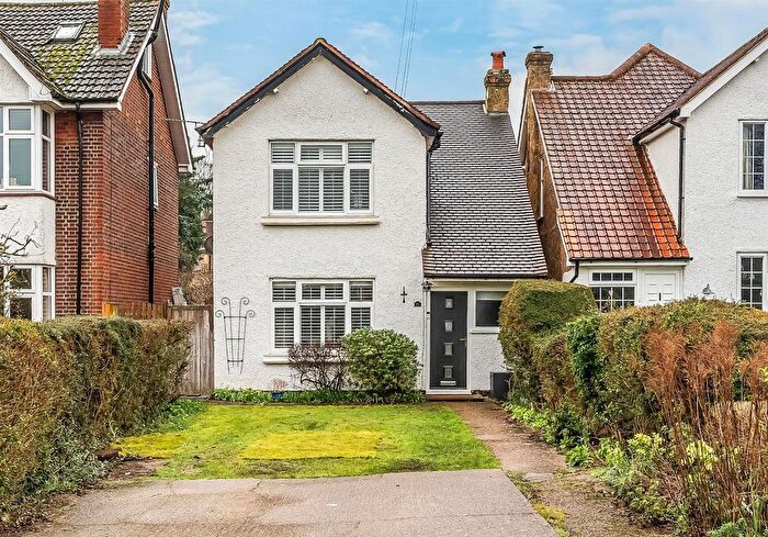 3 Bedroom Detached House For Sale In Howard Road, Great Bookham, KT23