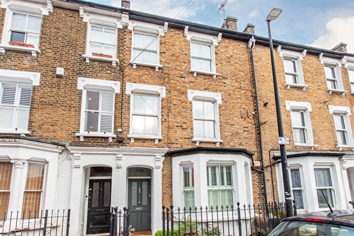 4 Bedroom Property For Sale In Bow Common Lane, Mile End, E3