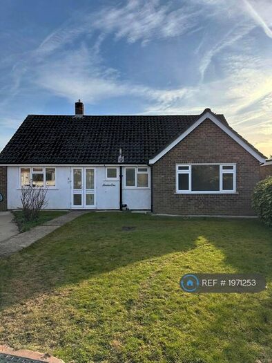 3 Bedroom Bungalow To Rent In Oldfield Close, Bromley, BR1