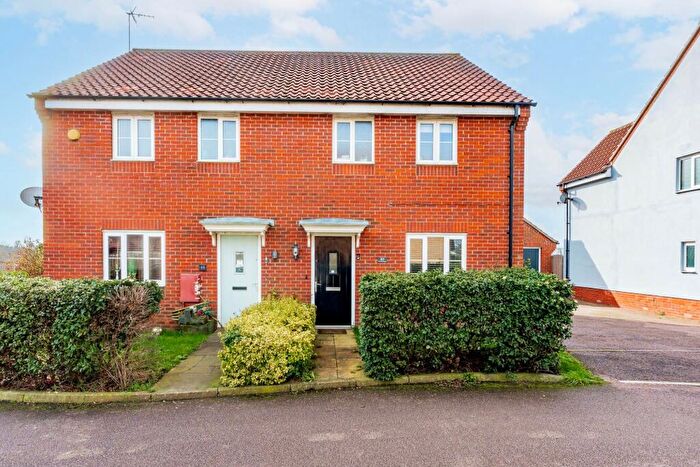 3 Bedroom Semi Detached House For Sale In Tamarisk Drive, Caister-On-Sea, NR30